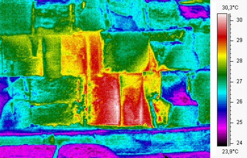 Thermische Unterschiede bei drei Blöcken der unteren Reihen der Cheopspyramide. Bild: Philippe Bourseiller for HIP.Institute / Faculty of Engineering Cairo / Ministry of Antiquities